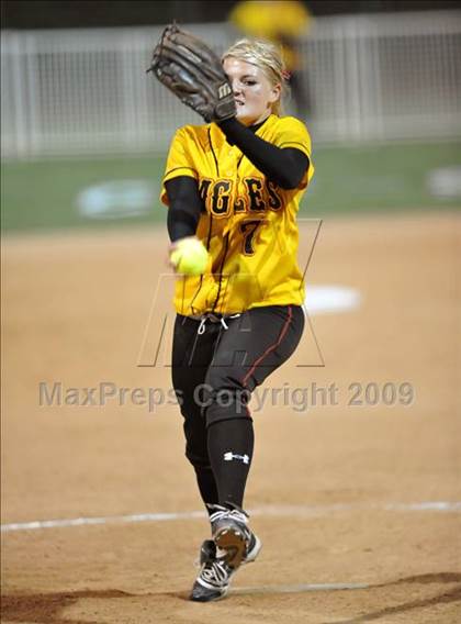 Thumbnail 2 in Etiwanda vs. Vista Murrieta (CIF SS D2 Final) photogallery.