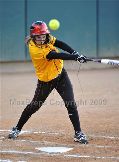 Thumbnail 2 in Etiwanda vs. Vista Murrieta (CIF SS D2 Final) photogallery.