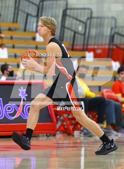 Thumbnail 1 in Damien vs. San Clemente (Mater Dei Extravaganza) photogallery.