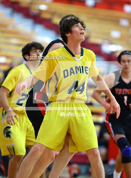 Thumbnail 1 in Damien vs. San Clemente (Mater Dei Extravaganza) photogallery.