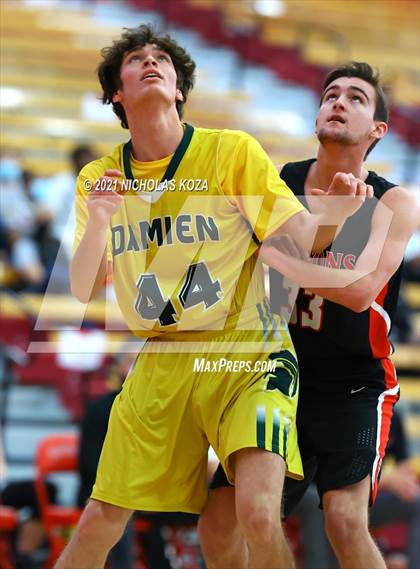 Thumbnail 2 in Damien vs. San Clemente (Mater Dei Extravaganza) photogallery.