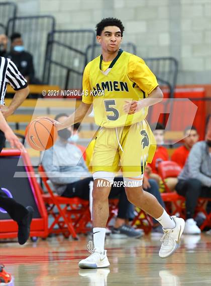Thumbnail 1 in Damien vs. San Clemente (Mater Dei Extravaganza) photogallery.