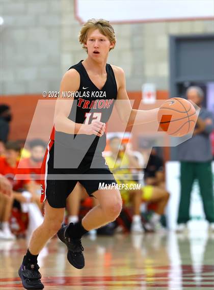 Thumbnail 1 in Damien vs. San Clemente (Mater Dei Extravaganza) photogallery.