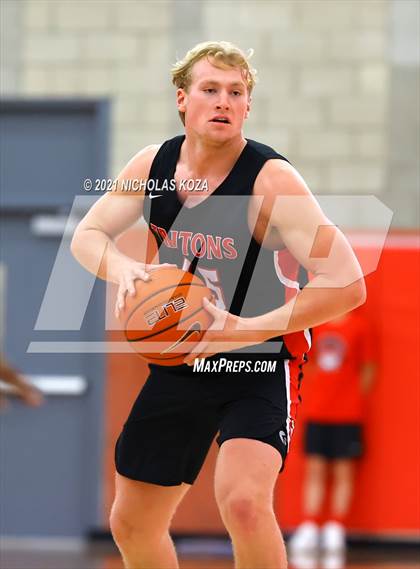 Thumbnail 2 in Damien vs. San Clemente (Mater Dei Extravaganza) photogallery.