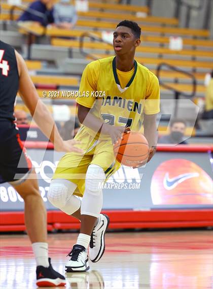 Thumbnail 1 in Damien vs. San Clemente (Mater Dei Extravaganza) photogallery.