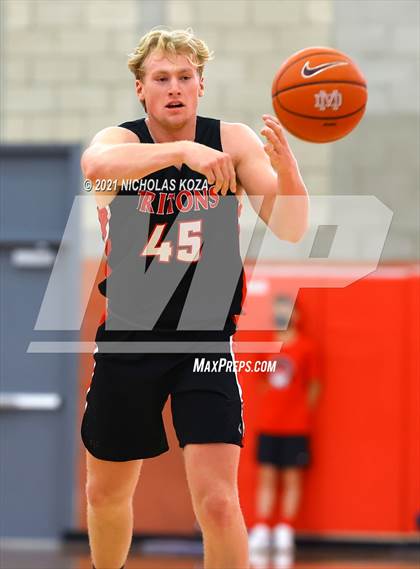 Thumbnail 3 in Damien vs. San Clemente (Mater Dei Extravaganza) photogallery.