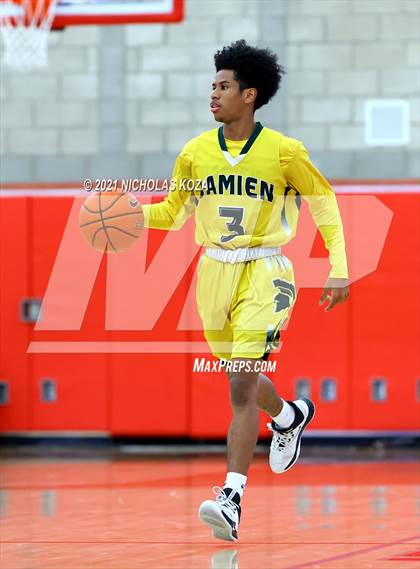 Thumbnail 2 in Damien vs. San Clemente (Mater Dei Extravaganza) photogallery.