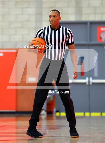 Thumbnail 2 in Damien vs. San Clemente (Mater Dei Extravaganza) photogallery.