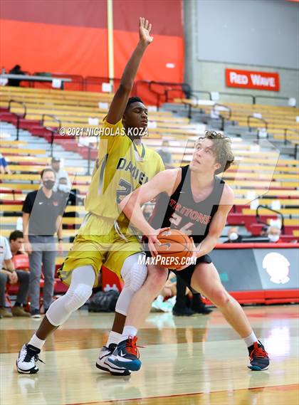 Thumbnail 2 in Damien vs. San Clemente (Mater Dei Extravaganza) photogallery.