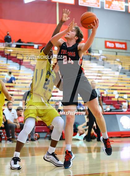 Thumbnail 3 in Damien vs. San Clemente (Mater Dei Extravaganza) photogallery.