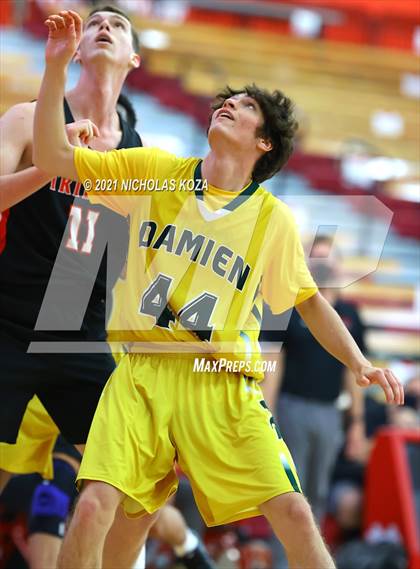 Thumbnail 2 in Damien vs. San Clemente (Mater Dei Extravaganza) photogallery.