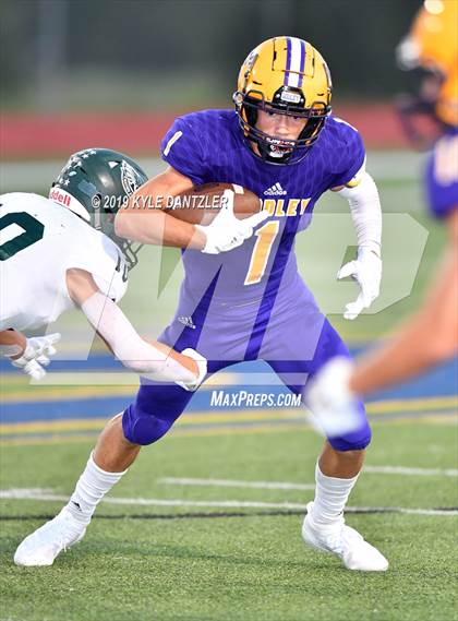 Thumbnail 2 in Canton vs. Godley photogallery.