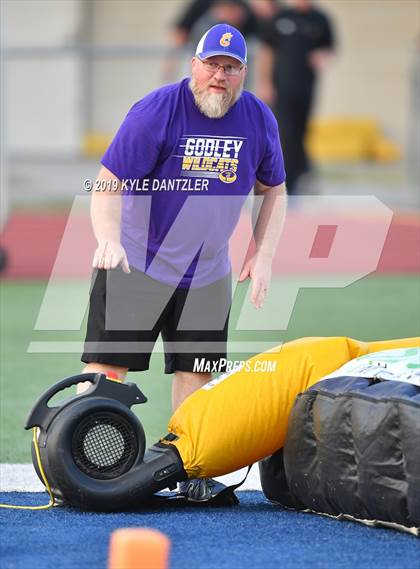 Thumbnail 2 in Canton vs. Godley photogallery.