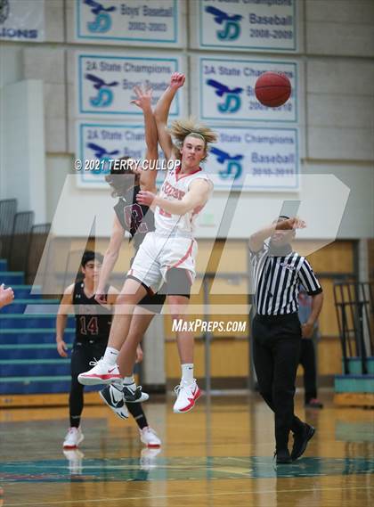 Thumbnail 3 in Intermountain Christian vs. Judge (Eagle Holiday Shootout) photogallery.