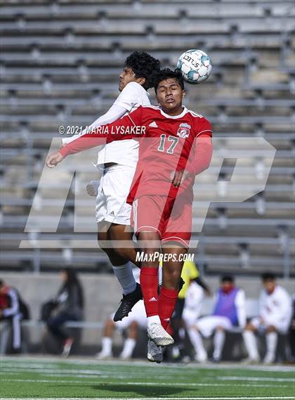 Thumbnail 2 in Langham Creek vs. MacArthur (CFISD Soccer Showcase) photogallery.