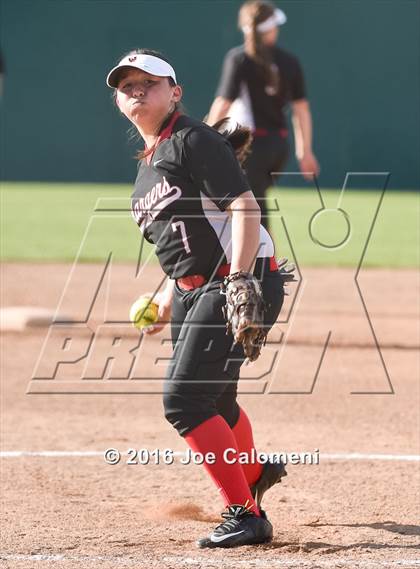 Thumbnail 3 in Lee [Robert E.] vs Churchill (NEISD Softball Complex) photogallery.