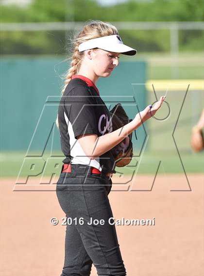 Thumbnail 2 in Lee [Robert E.] vs Churchill (NEISD Softball Complex) photogallery.
