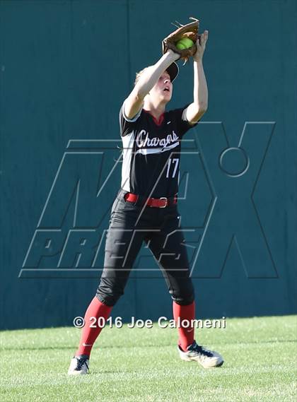 Thumbnail 2 in Lee [Robert E.] vs Churchill (NEISD Softball Complex) photogallery.