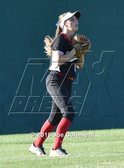 Thumbnail 1 in Lee [Robert E.] vs Churchill (NEISD Softball Complex) photogallery.