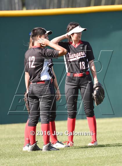 Thumbnail 2 in Lee [Robert E.] vs Churchill (NEISD Softball Complex) photogallery.