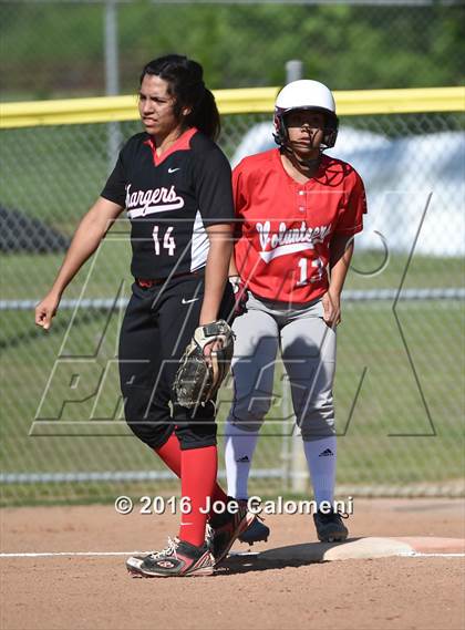 Thumbnail 1 in Lee [Robert E.] vs Churchill (NEISD Softball Complex) photogallery.