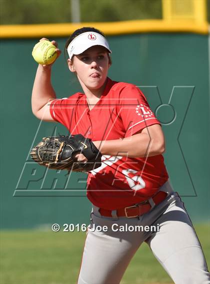 Thumbnail 1 in Lee [Robert E.] vs Churchill (NEISD Softball Complex) photogallery.