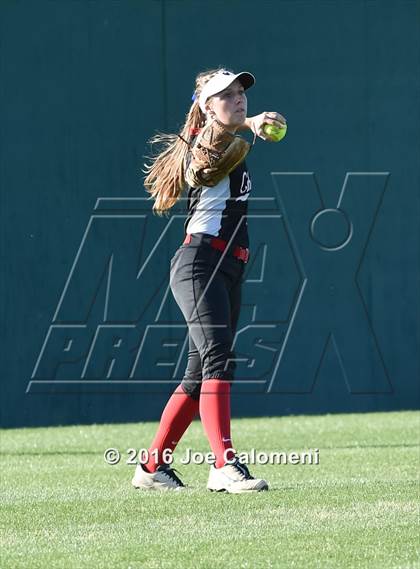 Thumbnail 2 in Lee [Robert E.] vs Churchill (NEISD Softball Complex) photogallery.