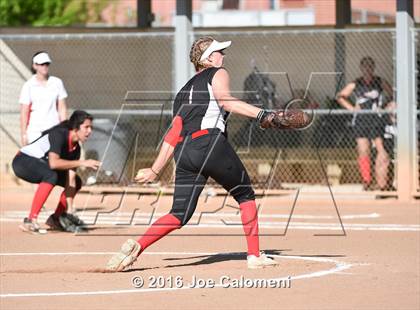 Thumbnail 3 in Lee [Robert E.] vs Churchill (NEISD Softball Complex) photogallery.
