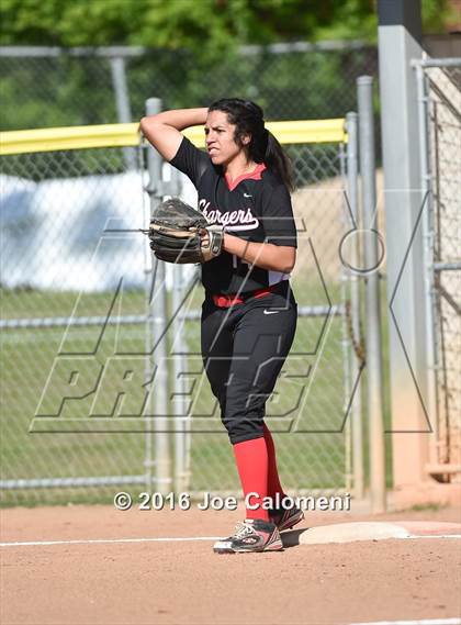 Thumbnail 3 in Lee [Robert E.] vs Churchill (NEISD Softball Complex) photogallery.