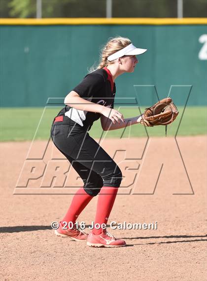 Thumbnail 2 in Lee [Robert E.] vs Churchill (NEISD Softball Complex) photogallery.