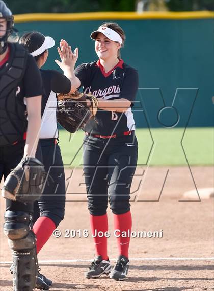 Thumbnail 3 in Lee [Robert E.] vs Churchill (NEISD Softball Complex) photogallery.
