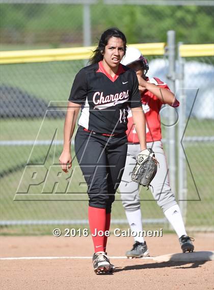 Thumbnail 3 in Lee [Robert E.] vs Churchill (NEISD Softball Complex) photogallery.