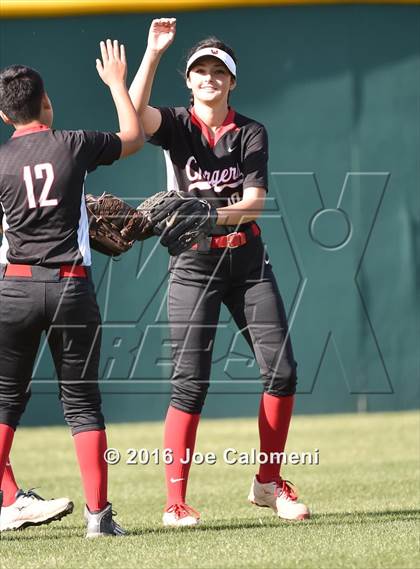 Thumbnail 1 in Lee [Robert E.] vs Churchill (NEISD Softball Complex) photogallery.
