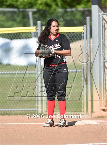 Thumbnail 2 in Lee [Robert E.] vs Churchill (NEISD Softball Complex) photogallery.