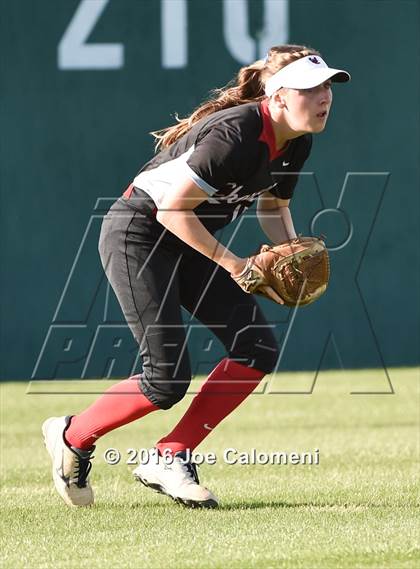 Thumbnail 2 in Lee [Robert E.] vs Churchill (NEISD Softball Complex) photogallery.