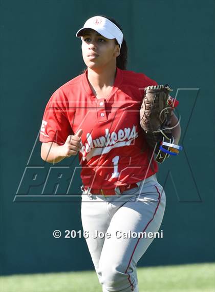 Thumbnail 2 in Lee [Robert E.] vs Churchill (NEISD Softball Complex) photogallery.