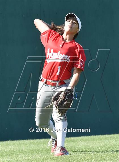 Thumbnail 1 in Lee [Robert E.] vs Churchill (NEISD Softball Complex) photogallery.