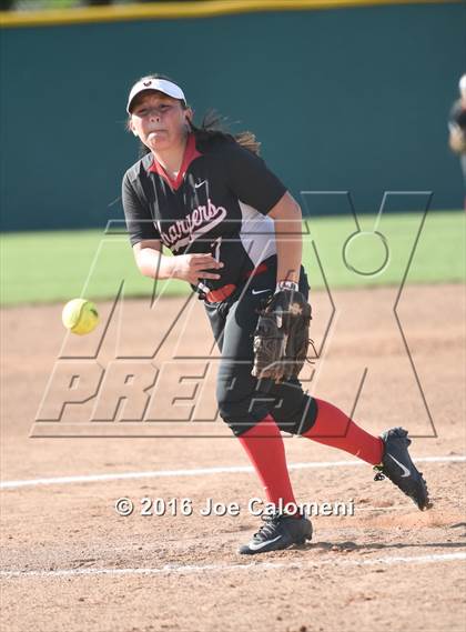 Thumbnail 3 in Lee [Robert E.] vs Churchill (NEISD Softball Complex) photogallery.