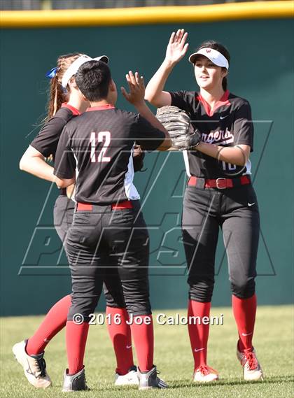 Thumbnail 3 in Lee [Robert E.] vs Churchill (NEISD Softball Complex) photogallery.