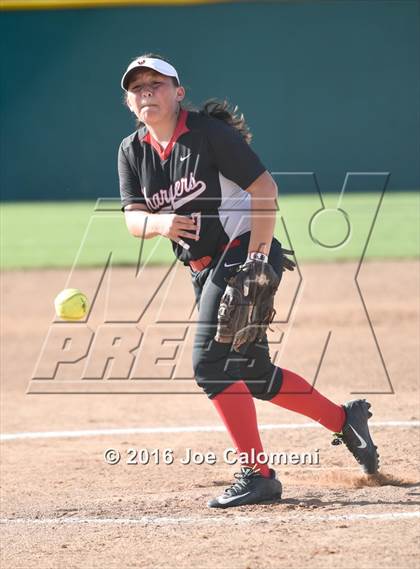 Thumbnail 3 in Lee [Robert E.] vs Churchill (NEISD Softball Complex) photogallery.