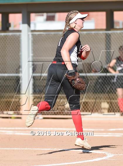 Thumbnail 3 in Lee [Robert E.] vs Churchill (NEISD Softball Complex) photogallery.