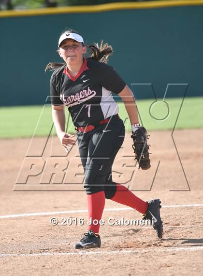 Thumbnail 1 in Lee [Robert E.] vs Churchill (NEISD Softball Complex) photogallery.