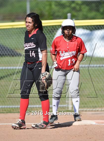 Thumbnail 2 in Lee [Robert E.] vs Churchill (NEISD Softball Complex) photogallery.