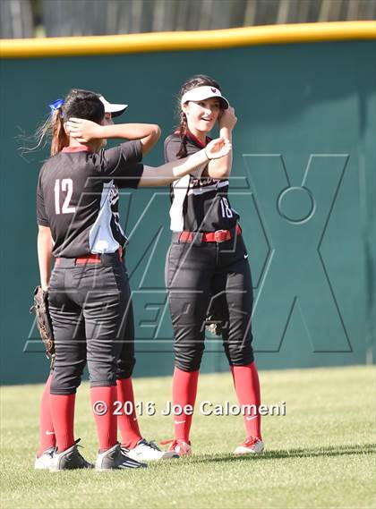 Thumbnail 3 in Lee [Robert E.] vs Churchill (NEISD Softball Complex) photogallery.