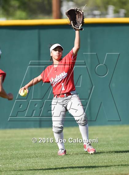 Thumbnail 3 in Lee [Robert E.] vs Churchill (NEISD Softball Complex) photogallery.