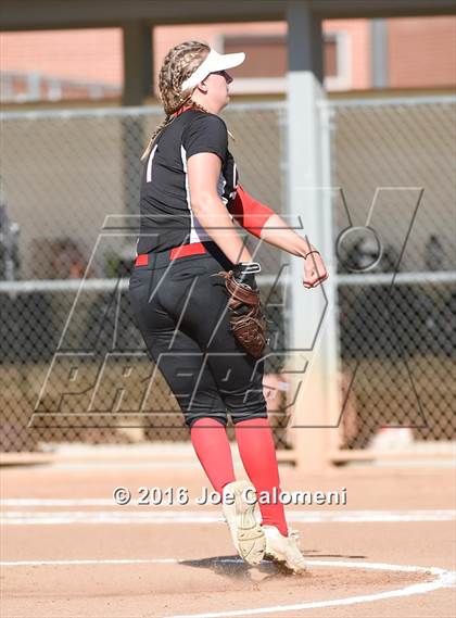 Thumbnail 3 in Lee [Robert E.] vs Churchill (NEISD Softball Complex) photogallery.