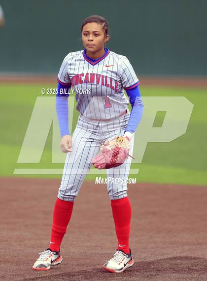 Thumbnail 2 in Grand Saline vs Duncanville photogallery.