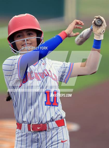 Thumbnail 2 in Grand Saline vs Duncanville photogallery.