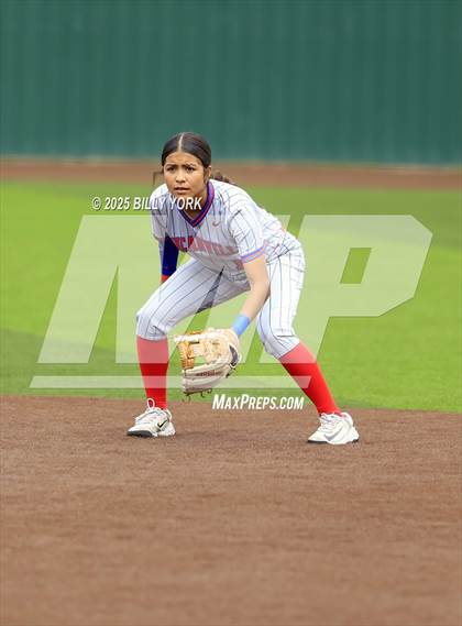 Thumbnail 3 in Grand Saline vs Duncanville photogallery.