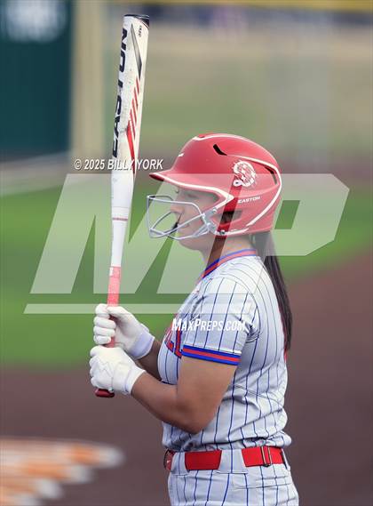 Thumbnail 1 in Grand Saline vs Duncanville photogallery.